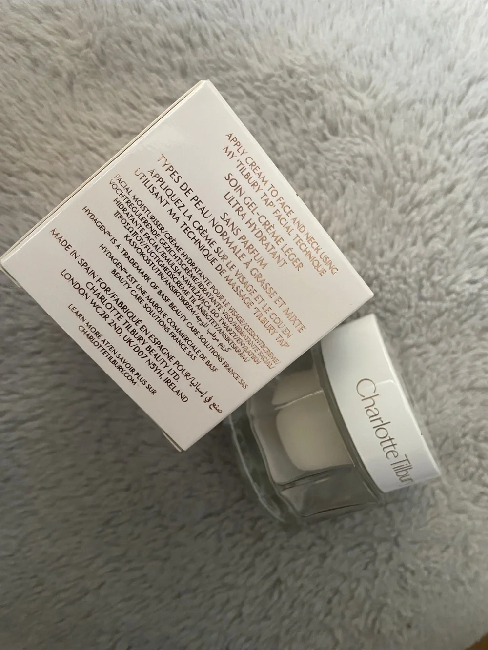 Charlotte Tilbury elegant lettering moisturizing